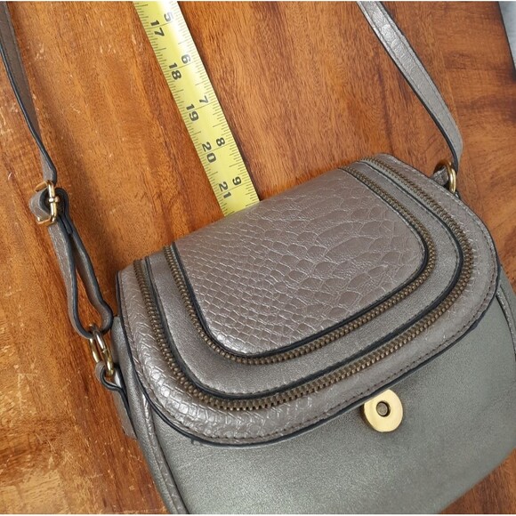 Jessica Simpson Shimmering Silver Snakeskin Evening Crossbody Bag - Picture 11 of 12